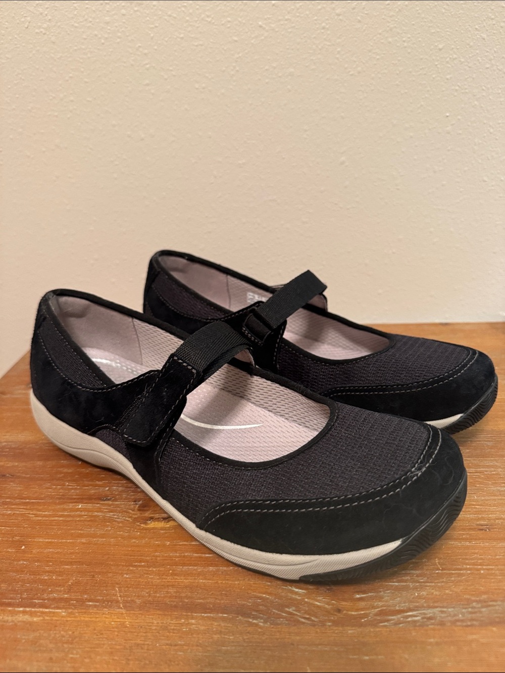 NEW Women’s Dansko Black Mary Jane Flat with Adjustable Strap Sz 10.5